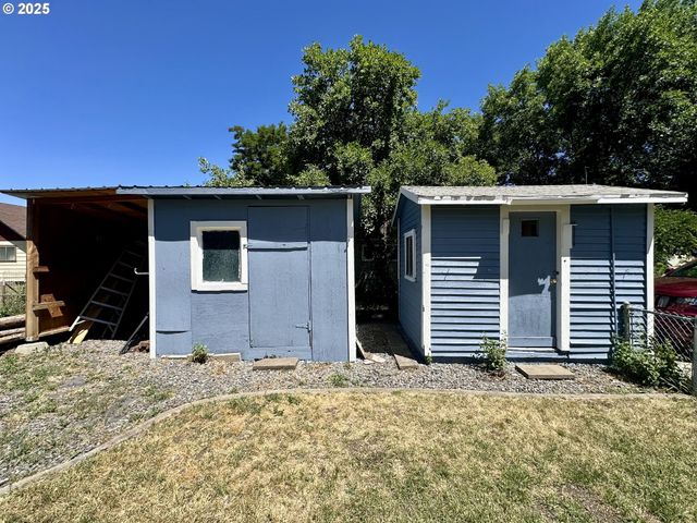 2302 N DEPOT St, La Grande, OR 97850