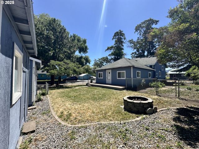 2302 N DEPOT St, La Grande, OR 97850