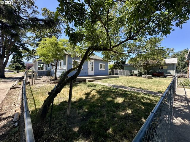 2302 N DEPOT St, La Grande, OR 97850