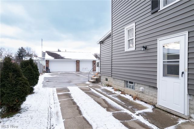 30 20th Street SW, Barberton, OH 44203