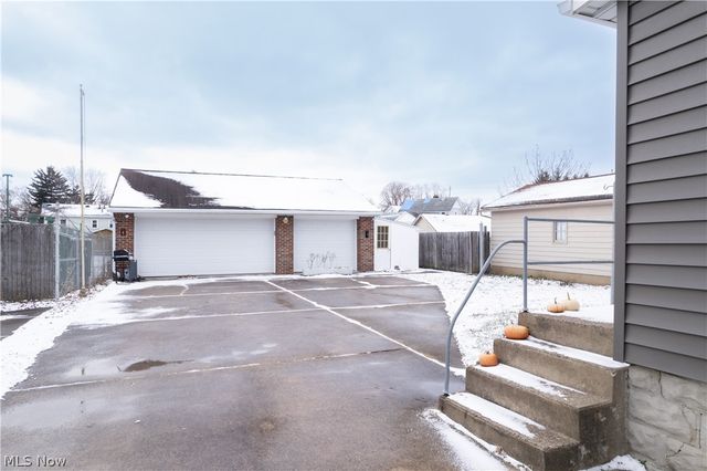 30 20th Street SW, Barberton, OH 44203