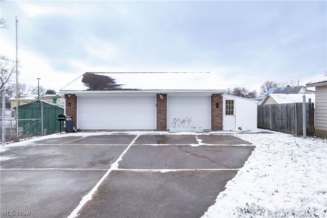 30 20th Street SW, Barberton, OH 44203