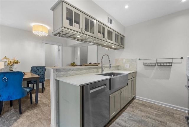 1572 Silverpines Road 572, Houston, TX 77062
