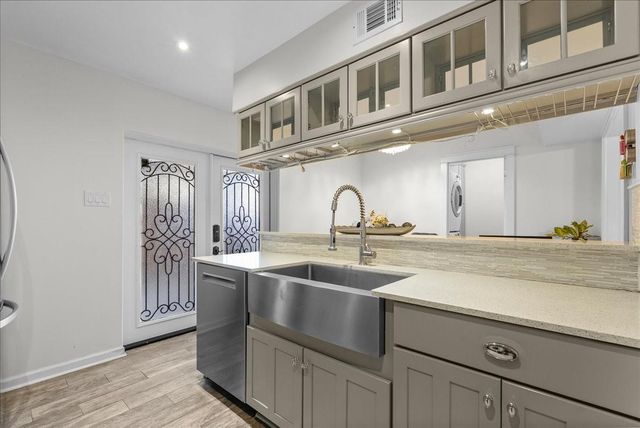 1572 Silverpines Road 572, Houston, TX 77062