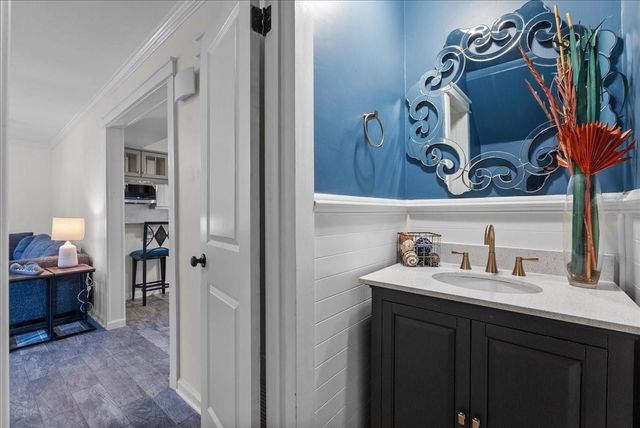 1572 Silverpines Road 572, Houston, TX 77062