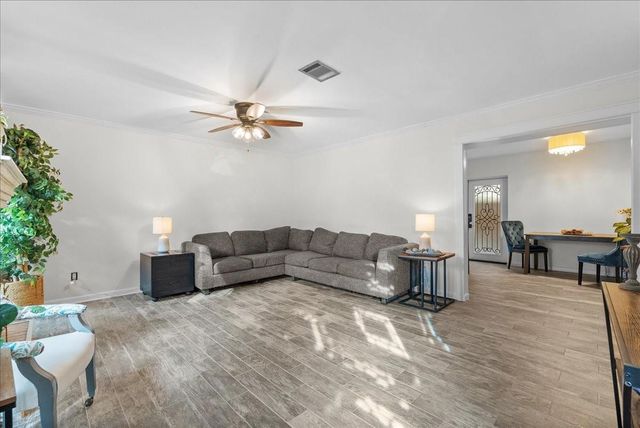 1572 Silverpines Road 572, Houston, TX 77062
