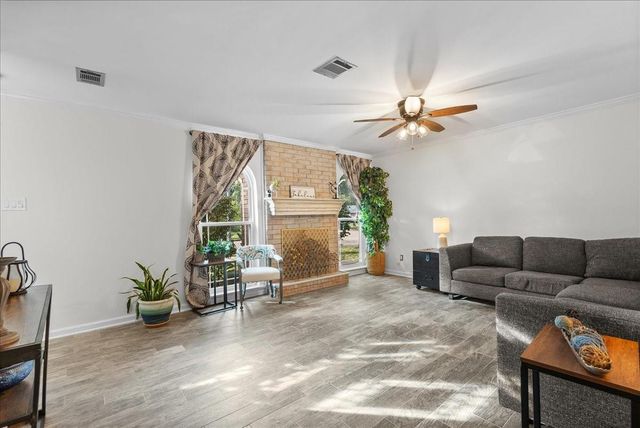 1572 Silverpines Road 572, Houston, TX 77062