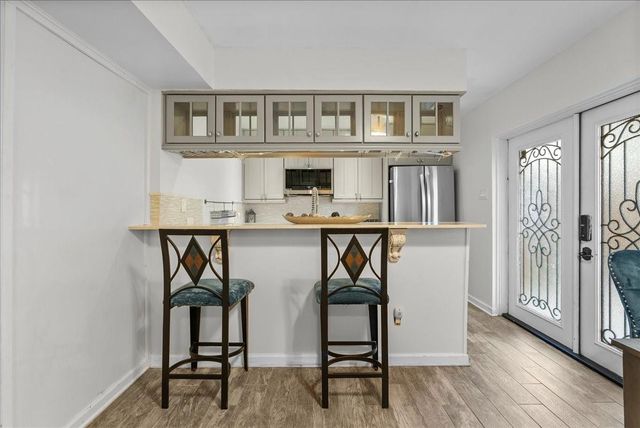 1572 Silverpines Road 572, Houston, TX 77062
