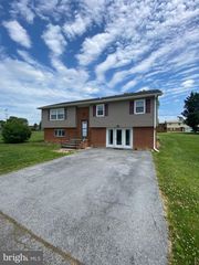 39 TIMOTHY DR, Martinsburg, WV 25405