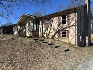 120 Ravenwood Cir, Dickson, TN 37055