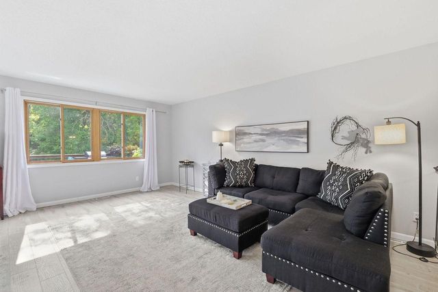 18385 Creeks Bend Drive, Minnetonka, MN 55345