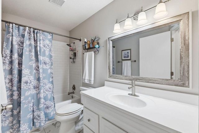 18385 Creeks Bend Drive, Minnetonka, MN 55345