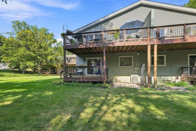 18385 Creeks Bend Drive, Minnetonka, MN 55345