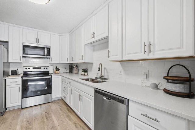 18385 Creeks Bend Drive, Minnetonka, MN 55345