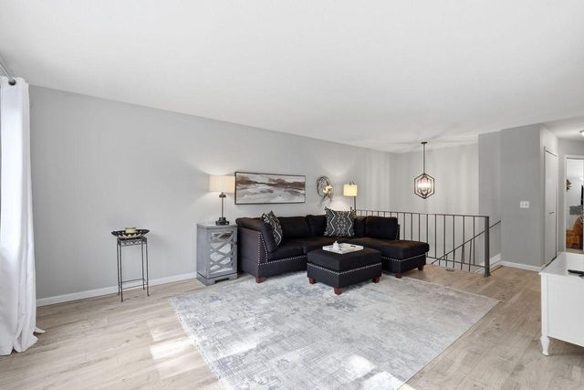 18385 Creeks Bend Drive, Minnetonka, MN 55345