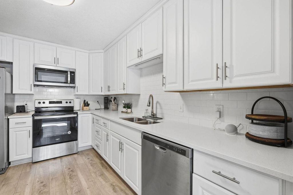 18385 Creeks Bend Drive, Minnetonka, MN 55345 — photo 5