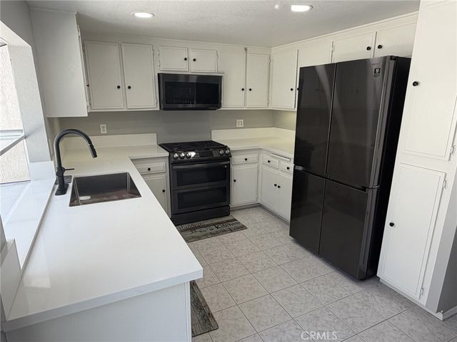1913 W Wakeham, Santa Ana, CA 92704
