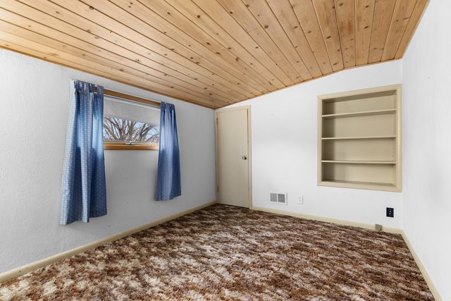 2239 Ohio Parkway, Rockford, IL 61108