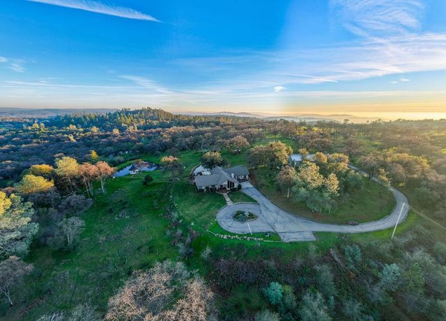 13420 Mesa Dr, Grass Valley, CA 95949