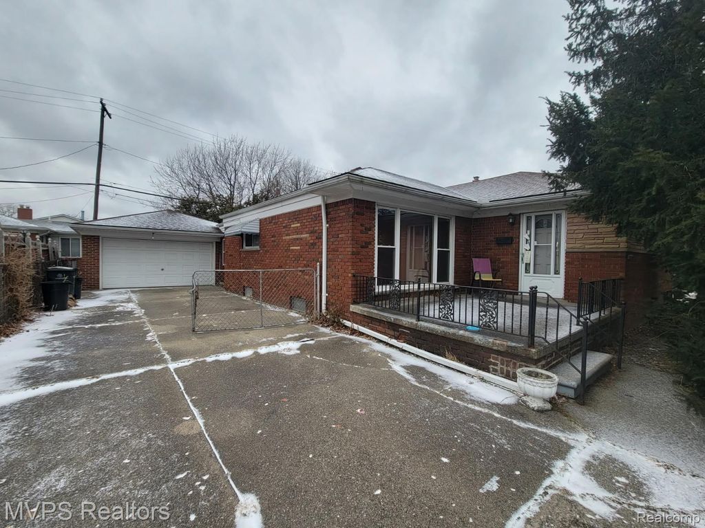 21407 Pallister Street, St. Clair Shores, MI 48080