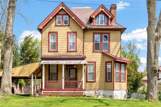 86 Woodlawn Ave, Crafton, PA 15205