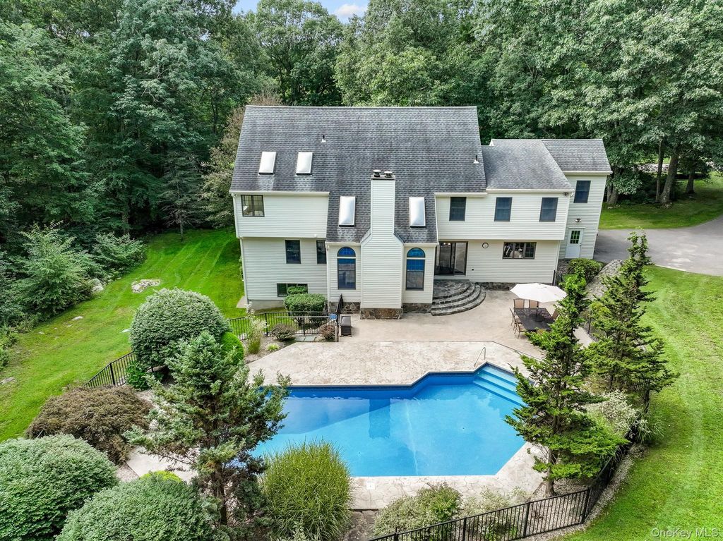 18 Arbor Court, Holmes, NY 12531 — photo 3