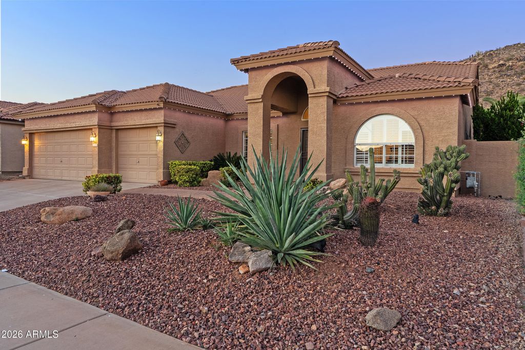 Image 1 of property listing at 2502 E GLENHAVEN Drive, Phoenix, AZ 85048