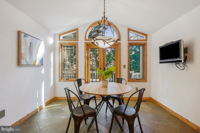 9804 KORMAN CT, Potomac, MD 20854