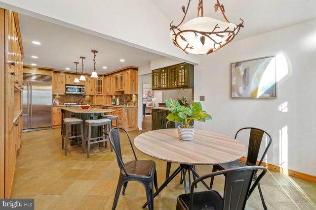 9804 KORMAN CT, Potomac, MD 20854