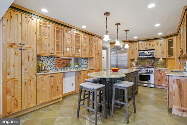 9804 KORMAN CT, Potomac, MD 20854