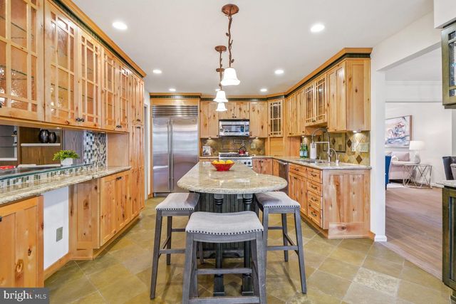 9804 KORMAN CT, Potomac, MD 20854