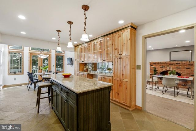 9804 KORMAN CT, Potomac, MD 20854