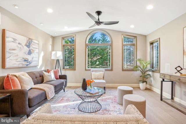 9804 KORMAN CT, Potomac, MD 20854