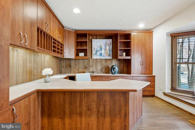 9804 KORMAN CT, Potomac, MD 20854