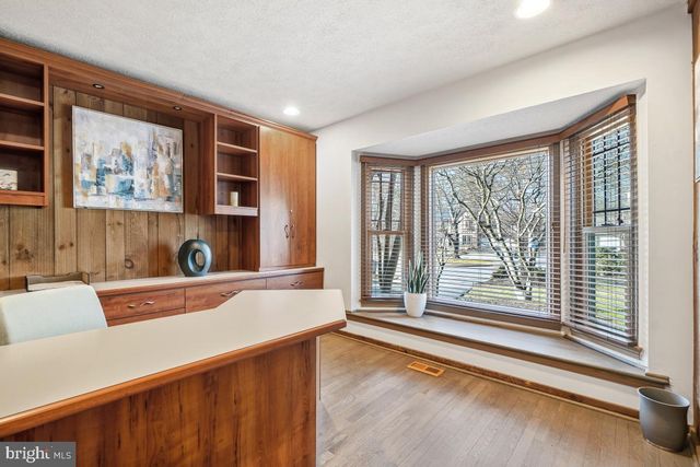 9804 KORMAN CT, Potomac, MD 20854