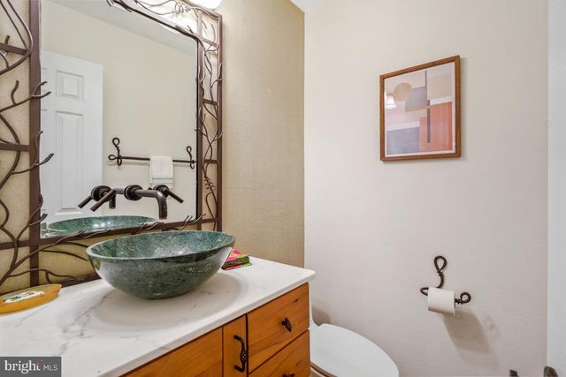 9804 KORMAN CT, Potomac, MD 20854