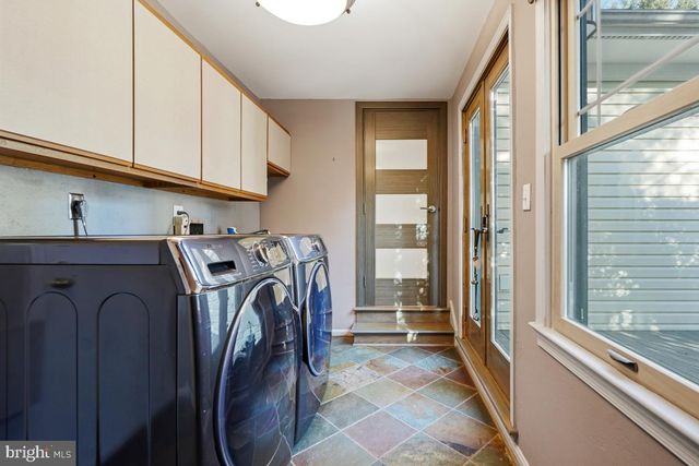 9804 KORMAN CT, Potomac, MD 20854