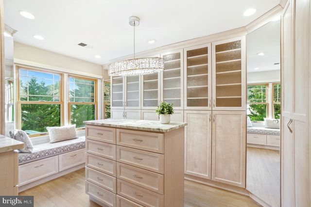 9804 KORMAN CT, Potomac, MD 20854