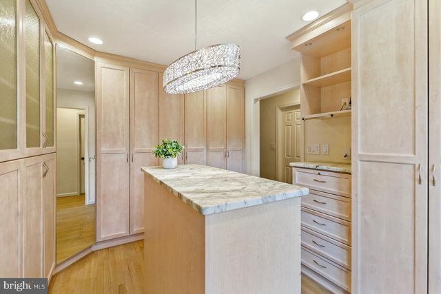 9804 KORMAN CT, Potomac, MD 20854