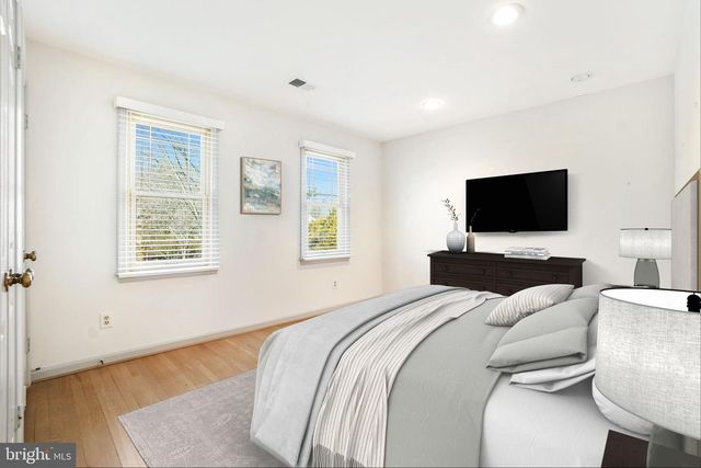 9804 KORMAN CT, Potomac, MD 20854