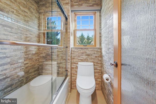 9804 KORMAN CT, Potomac, MD 20854