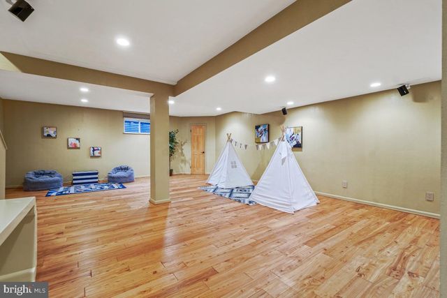 9804 KORMAN CT, Potomac, MD 20854