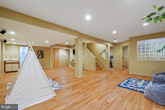 9804 KORMAN CT, Potomac, MD 20854