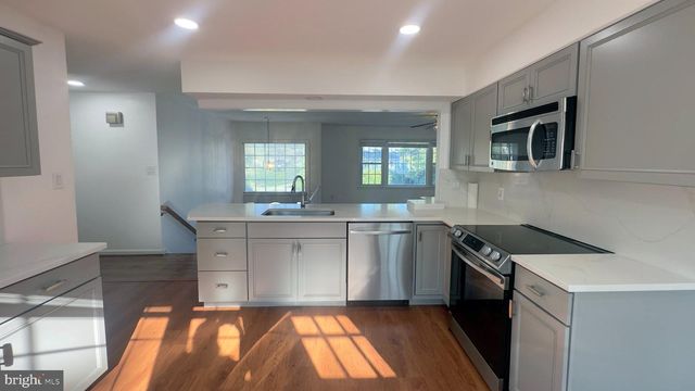 1636 GREAT FALLS ST, Mclean, VA 22101