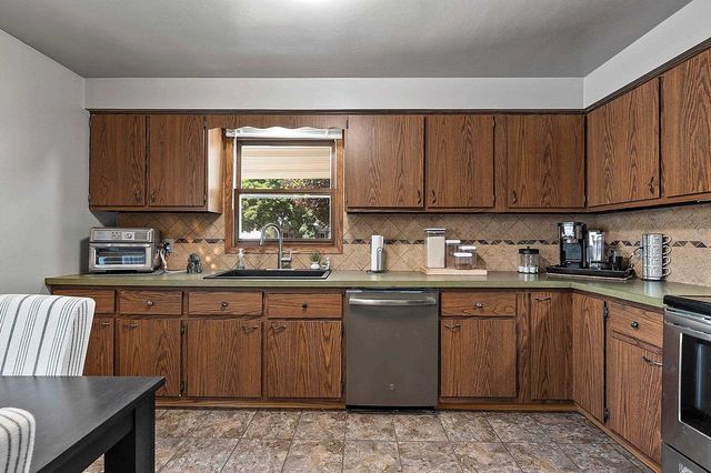1545 N BLOSSOM DRIVE, Appleton, WI 54914