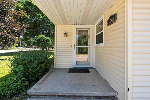 1545 N BLOSSOM DRIVE, Appleton, WI 54914