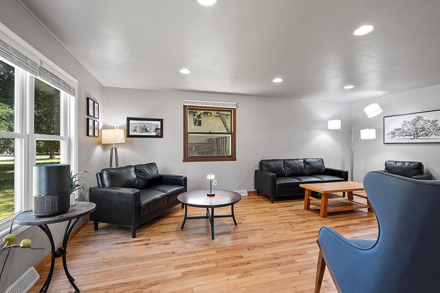 1545 N BLOSSOM DRIVE, Appleton, WI 54914