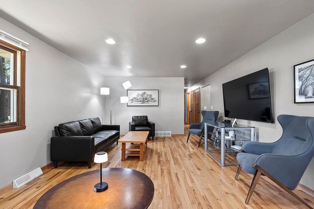 1545 N BLOSSOM DRIVE, Appleton, WI 54914