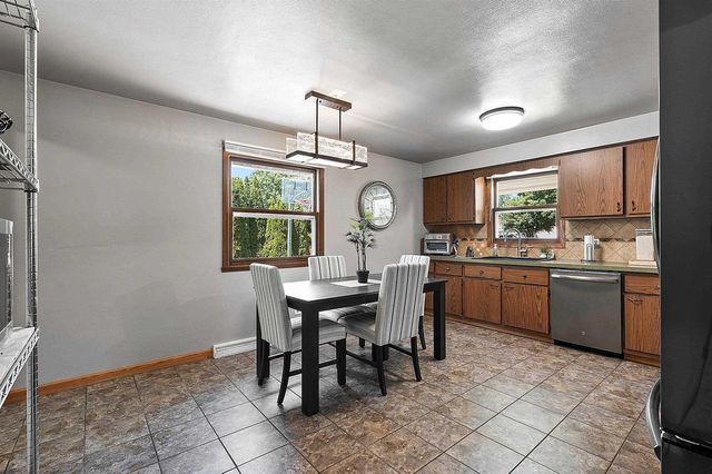 1545 N BLOSSOM DRIVE, Appleton, WI 54914