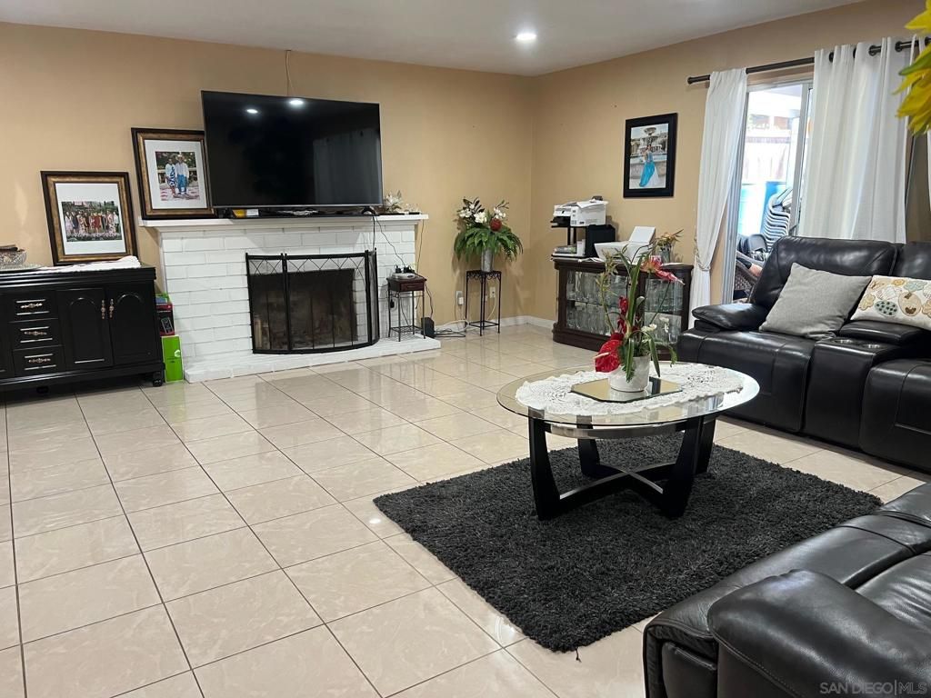 Image 2 of property listing at 1362 N Elm St, Escondido, CA 92026